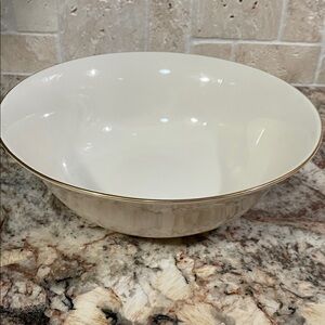 Lenox SPECIAL serving Bowl with Gold Accent